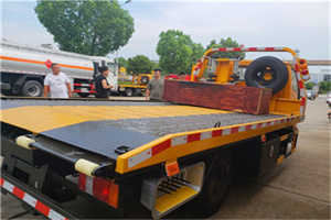 华容区附近拖车电话号码服务